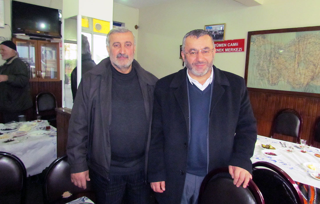 Tümen Camii İmam Hatibi Bayram Hızal (sağda)
