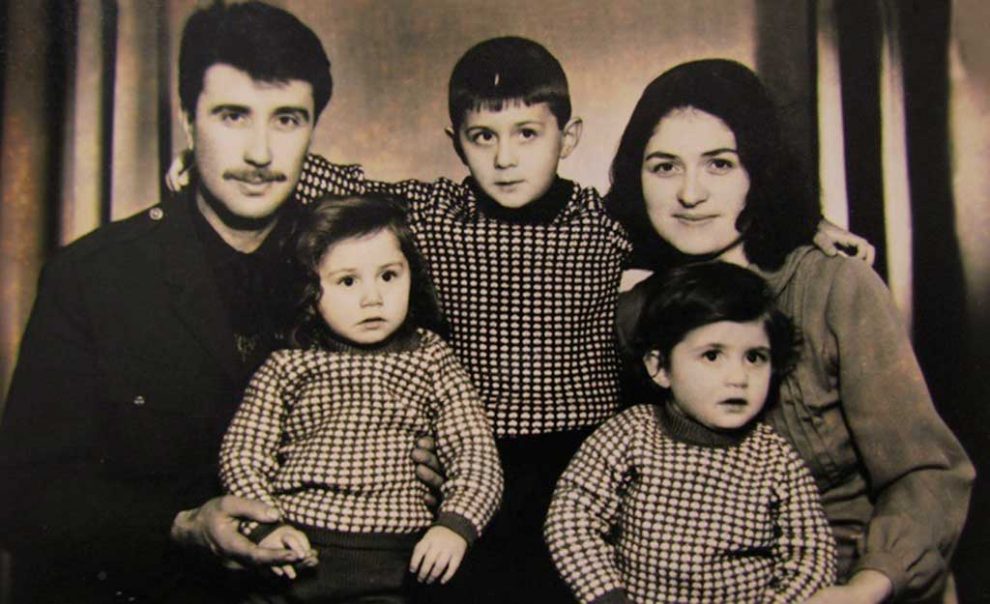 Behice-İlhan Bayri ile çocukları Levent, Hale ve Şule
