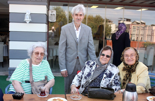 Gülser Mutofoğlu, Fehime Eryürek ve anne Behice Bayri, Levent Bayri'yi yalnız bırakmadı.